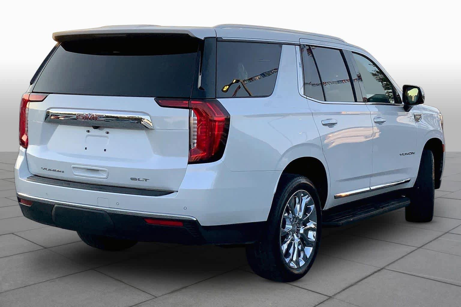 Used 2024 GMC Yukon SLT w/ SLT Luxury Package RWD image 13