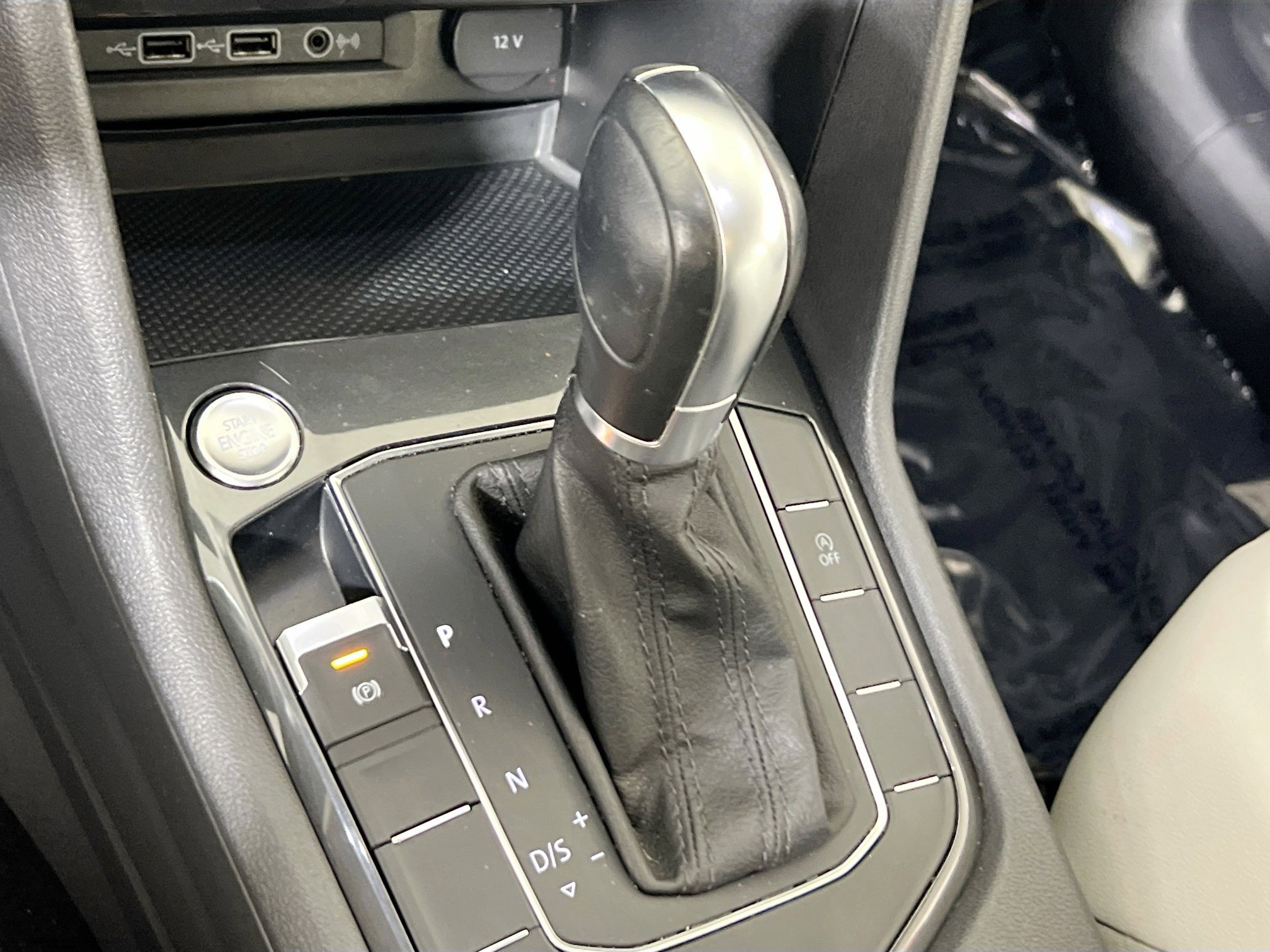 Used 2019 Volkswagen Tiguan SE w/ Panoramic Sunroof Package AWD/4WD image 16