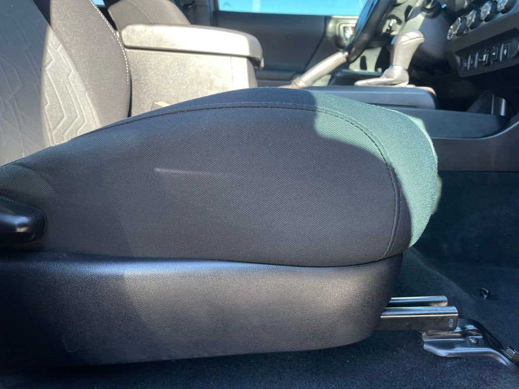 Used 2020 Toyota Tacoma TRD Off-Road w/ Technology Package image 31