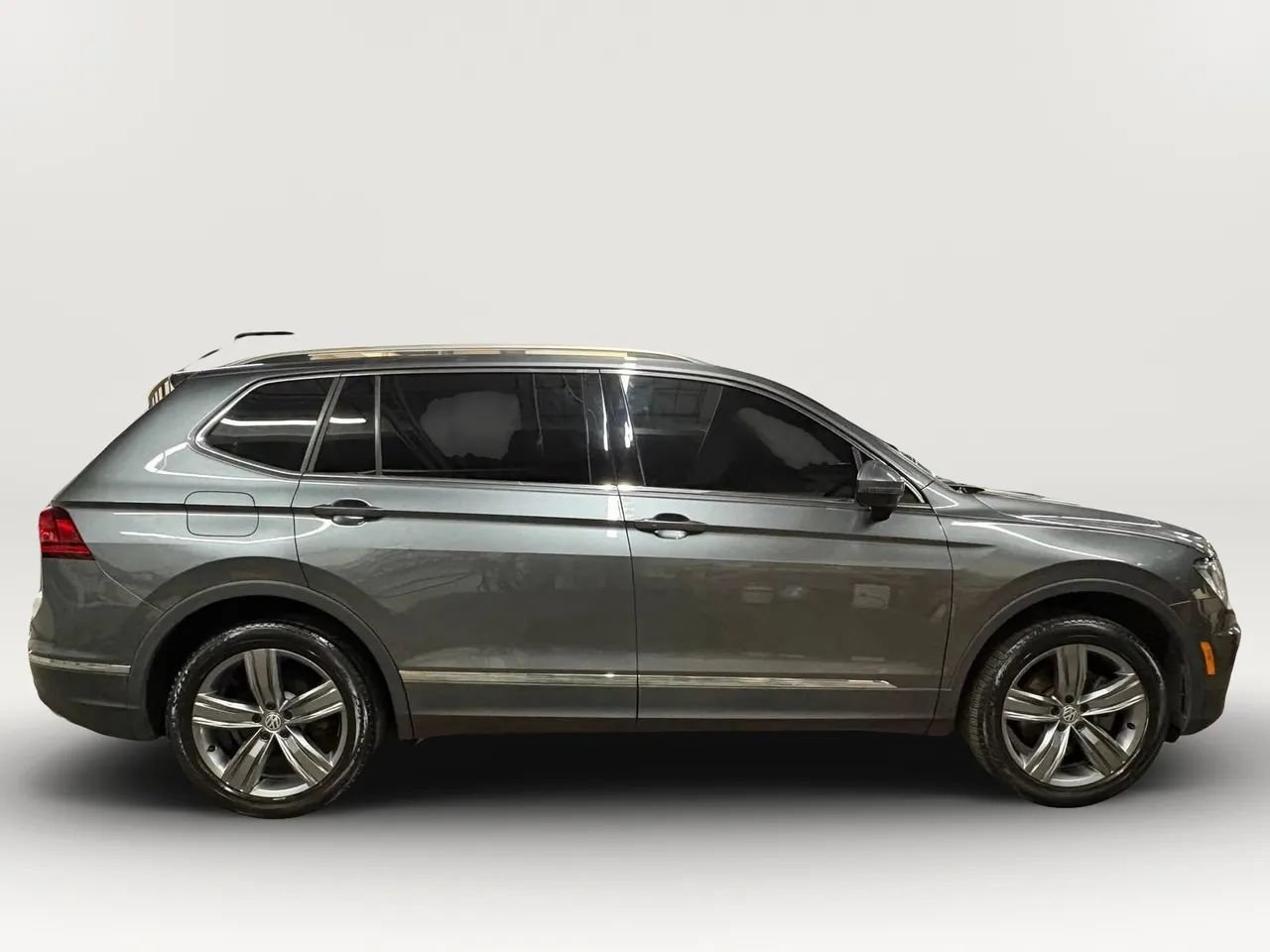 Used 2020 Volkswagen Tiguan SEL AWD/4WD image 6