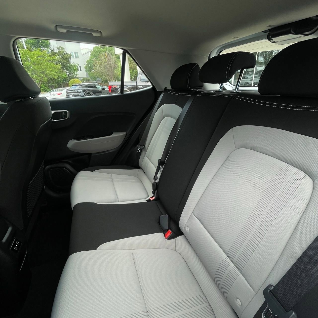 Used 2025 Hyundai Venue SEL FWD image 23