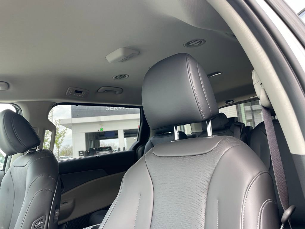New 2026 Kia Carnival EX image 21