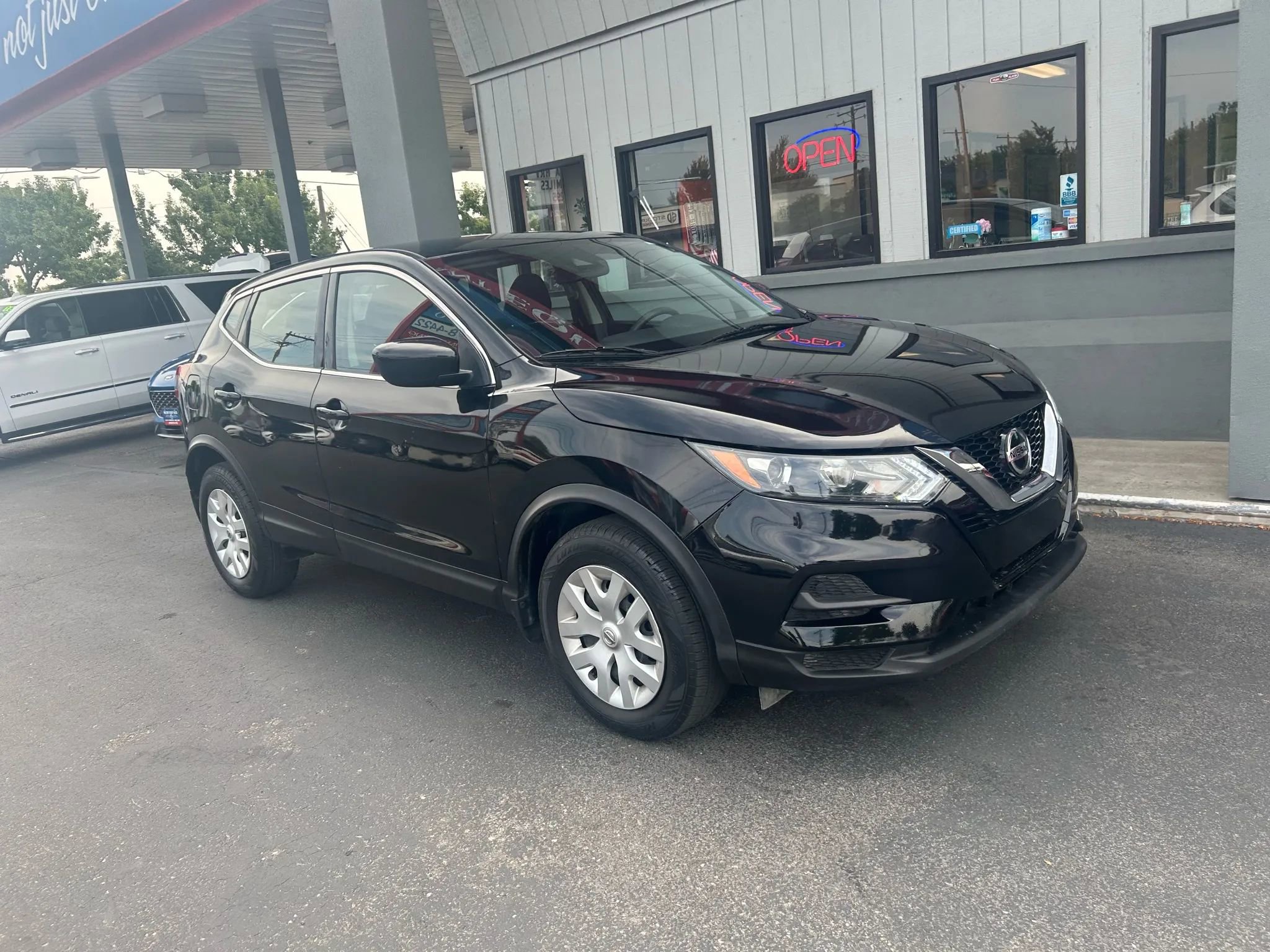 Used 2020 Nissan Rogue Sport S image 23
