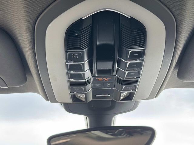 Used 2015 Porsche Panamera image 20