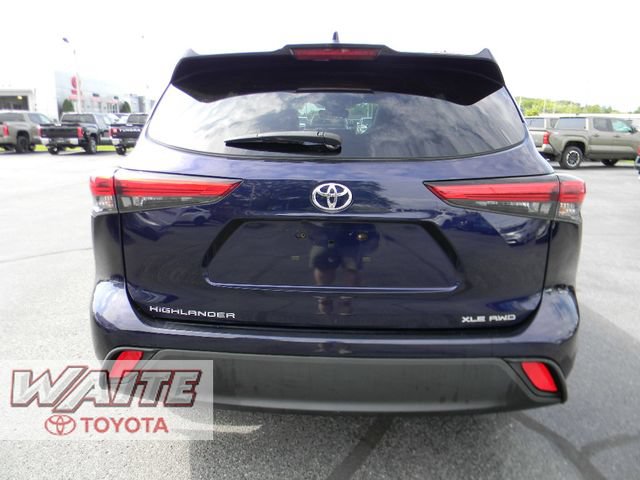 Used 2023 Toyota Highlander XLE AWD/4WD image 3