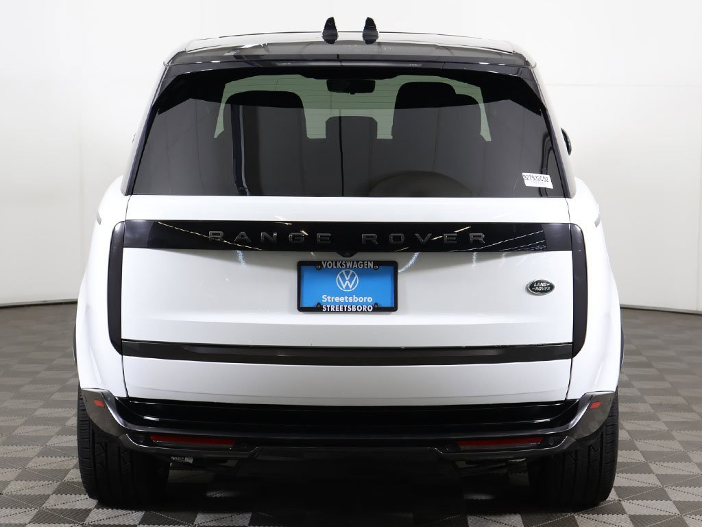 Used 2023 Land Rover Range Rover Long Wheelbase SE image 18