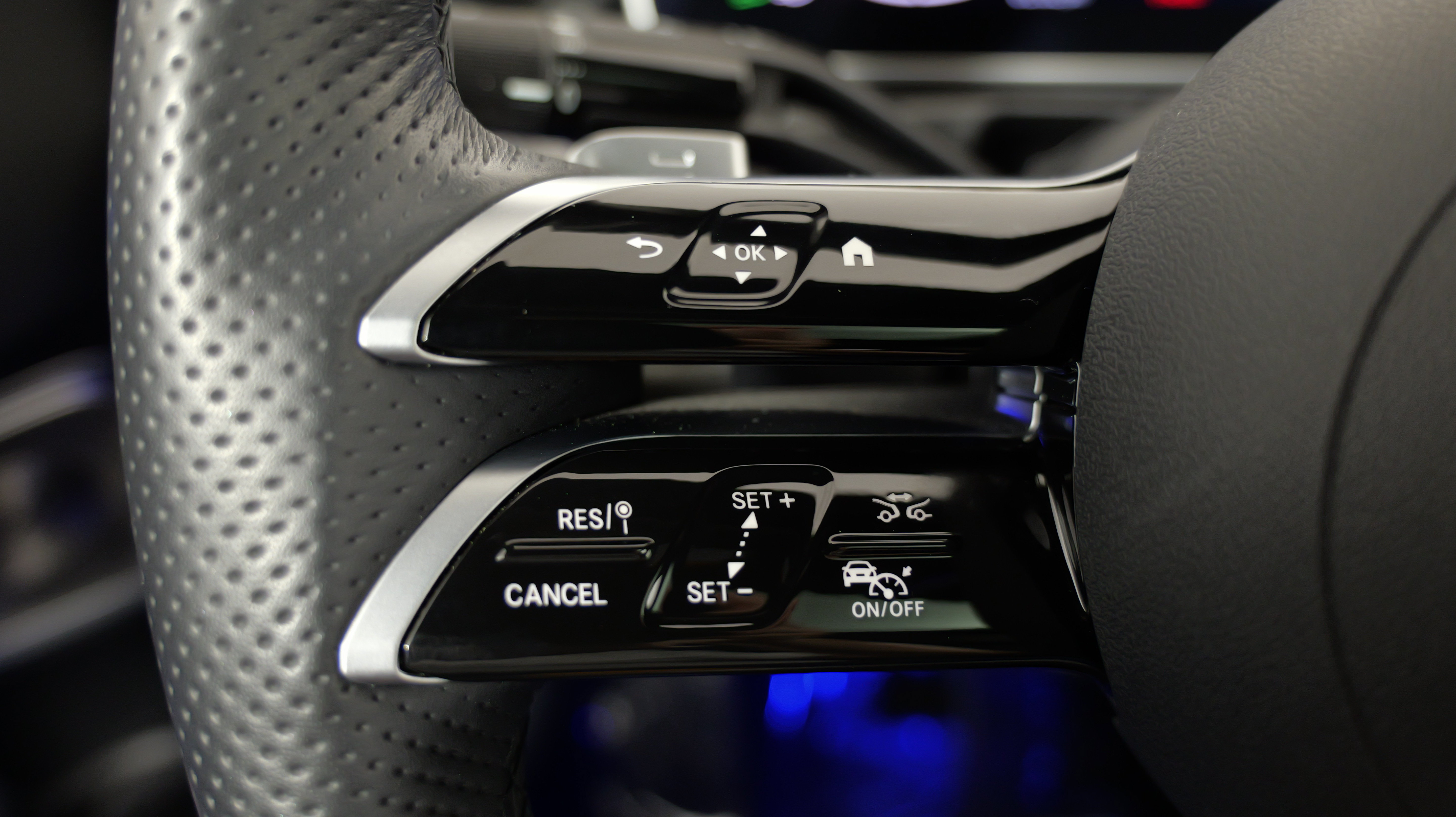 Used 2025 Mercedes-Benz CLE 300 4MATIC Coupe w/ AMG Line image 38