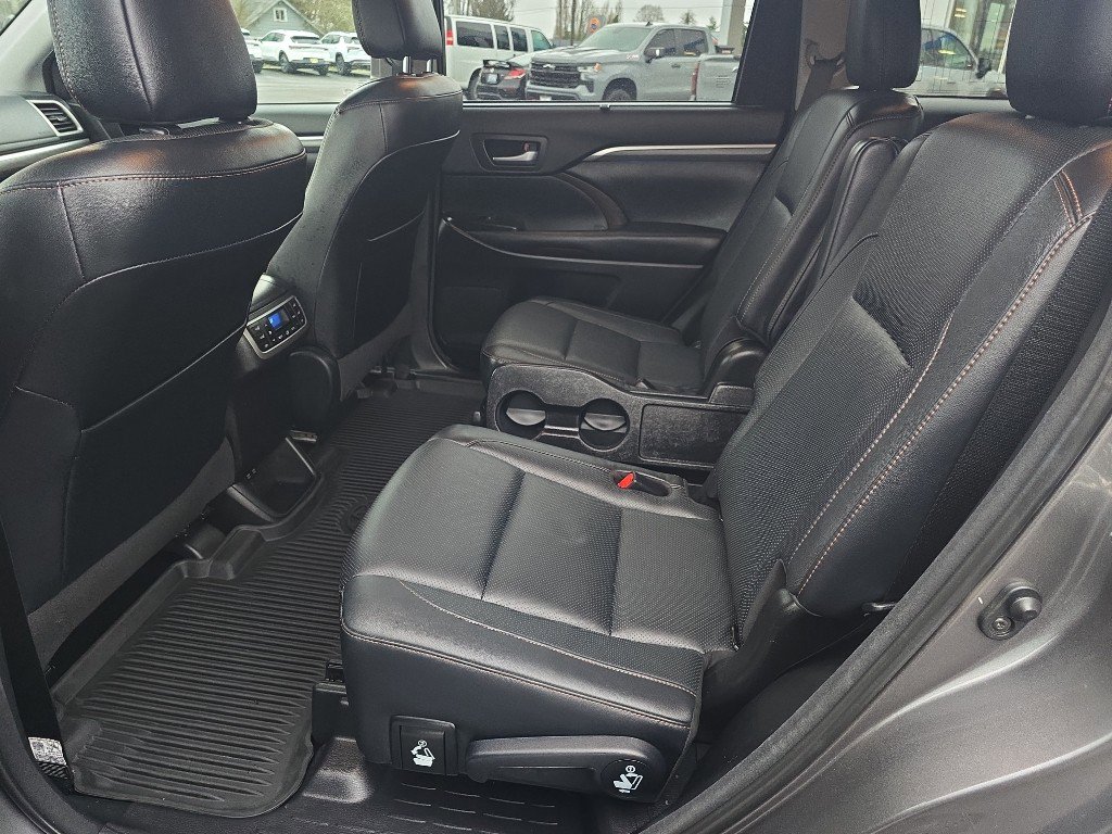 Used 2018 Toyota Highlander Limited Platinum image 17