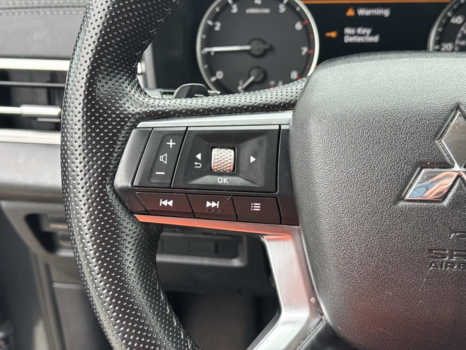 Used 2024 Mitsubishi Outlander SE AWD/4WD image 22