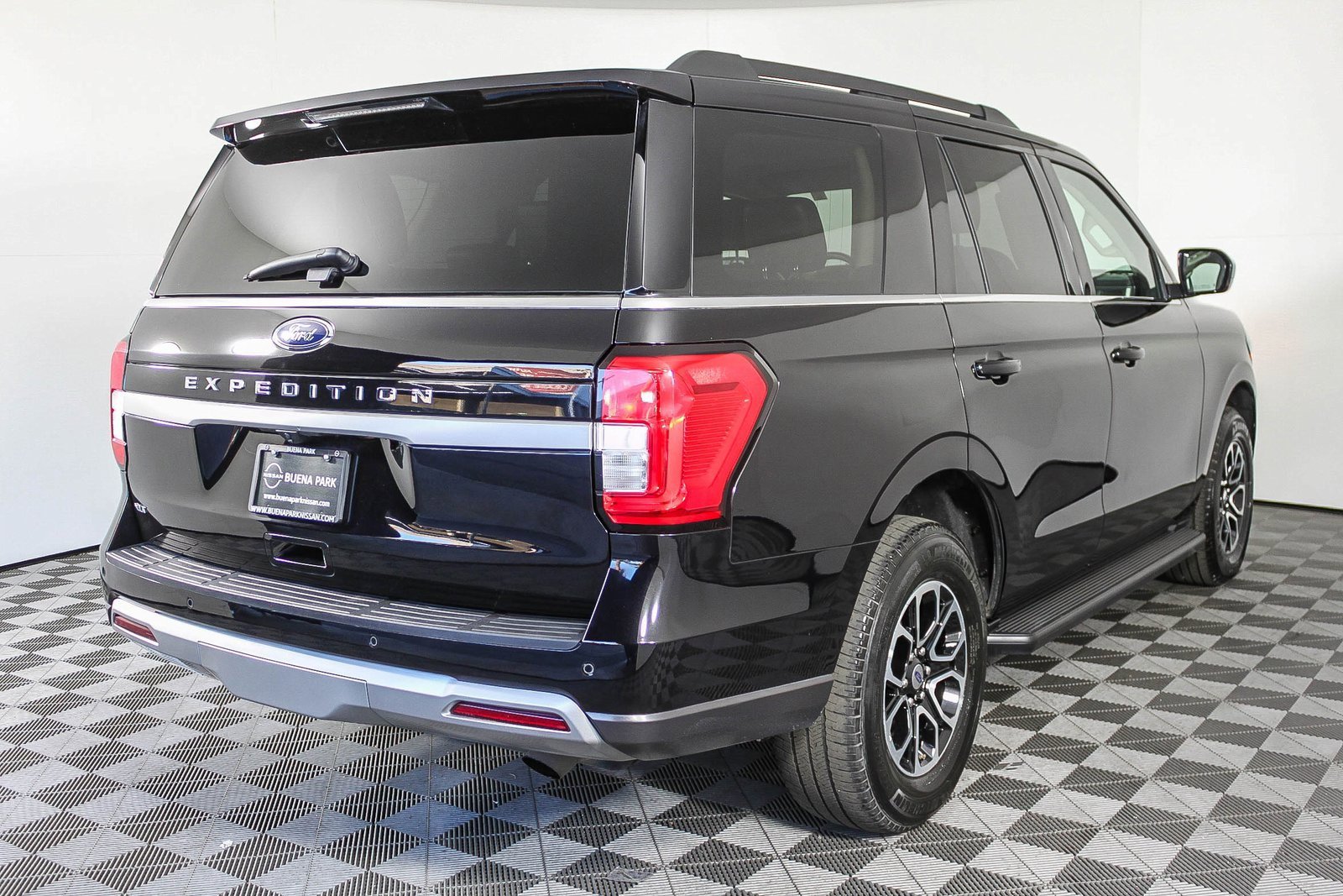 Used 2024 Ford Expedition XLT image 6