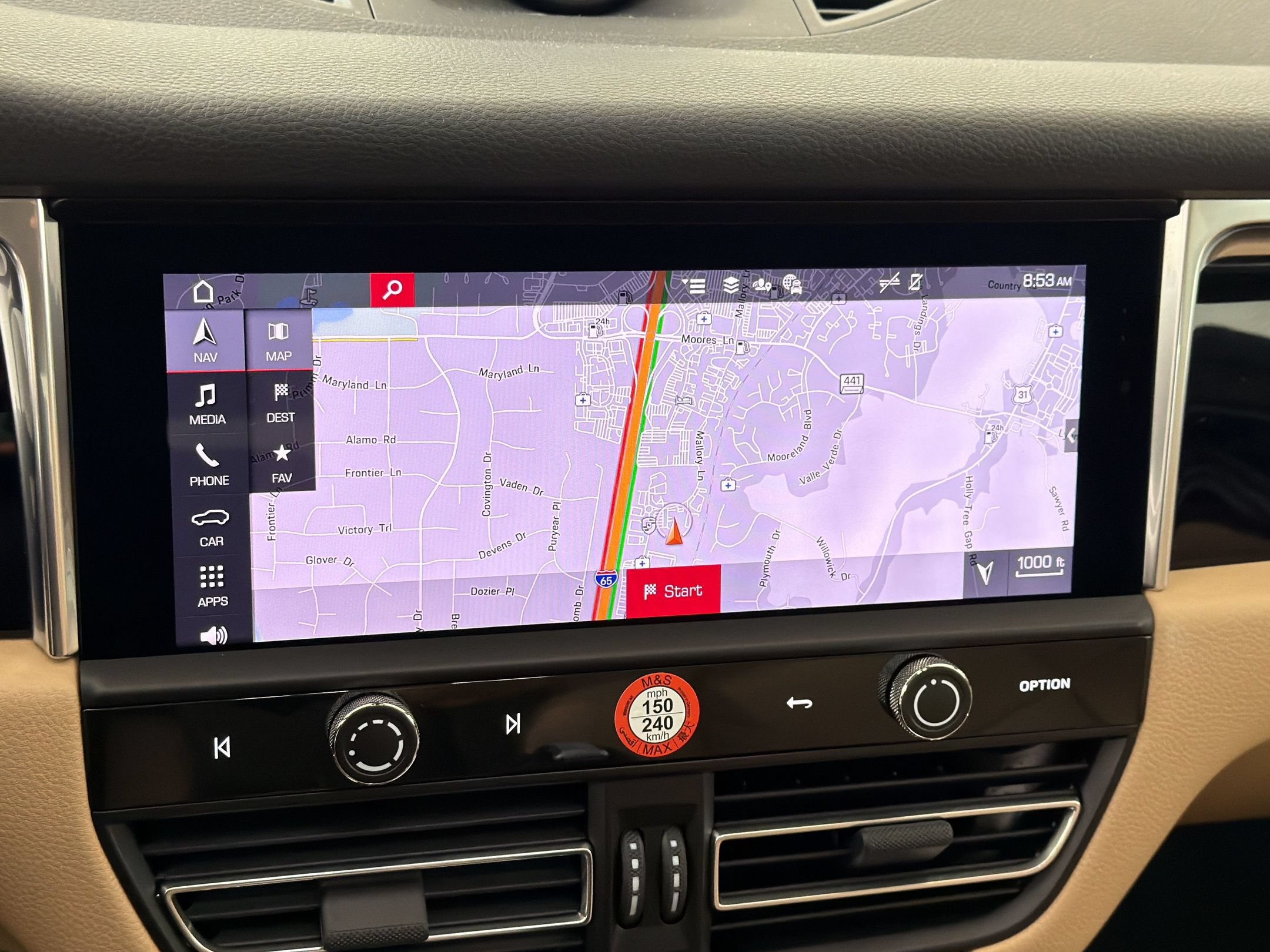 Certified 2025 Porsche Macan AWD/4WD image 26
