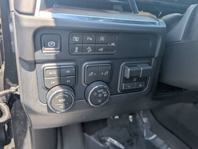 Used 2026 Chevrolet Suburban High Country AWD/4WD image 17