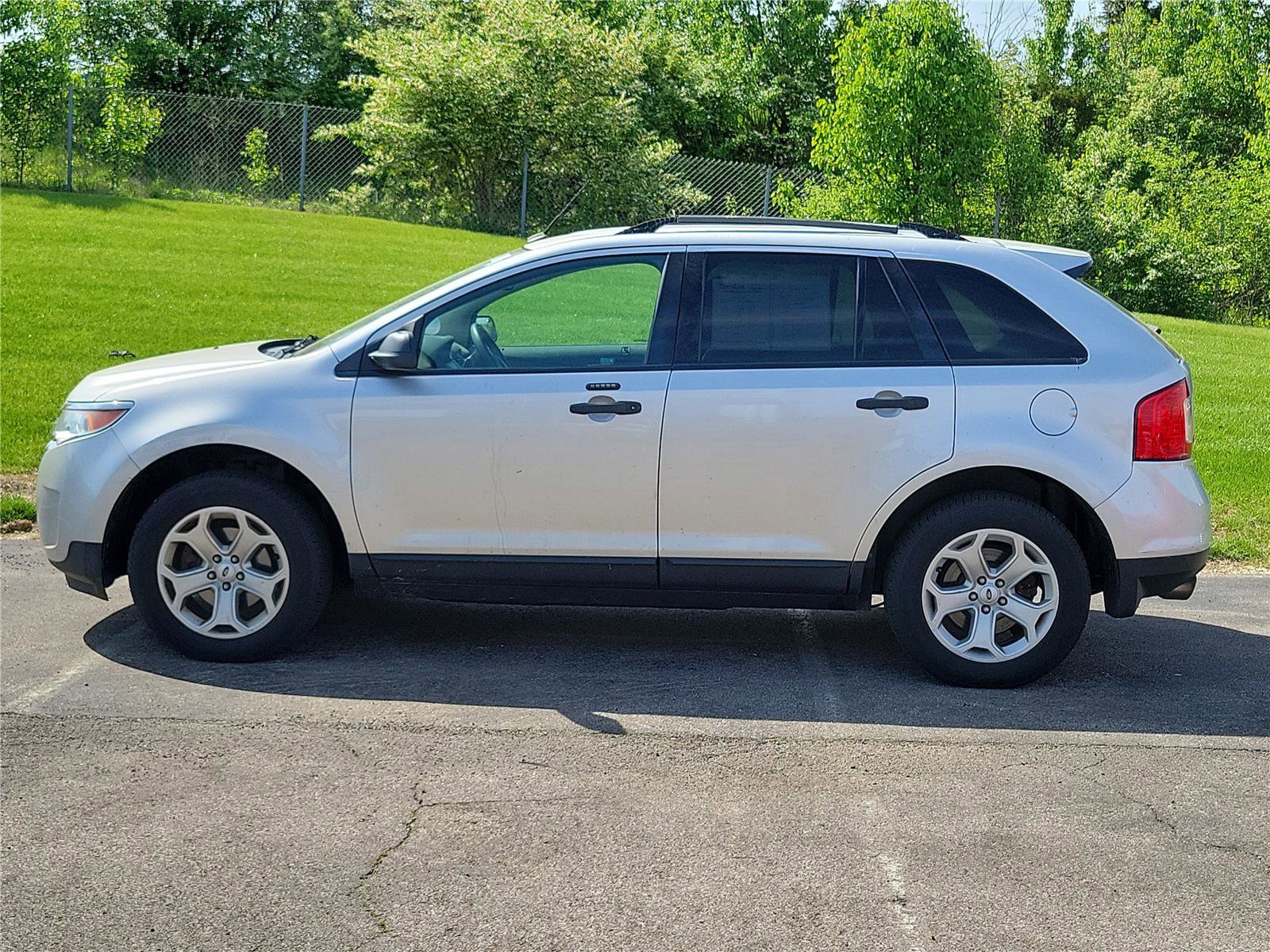 Used 2014 Ford Edge SE w/ Equipment Group 101A AWD/4WD image 8