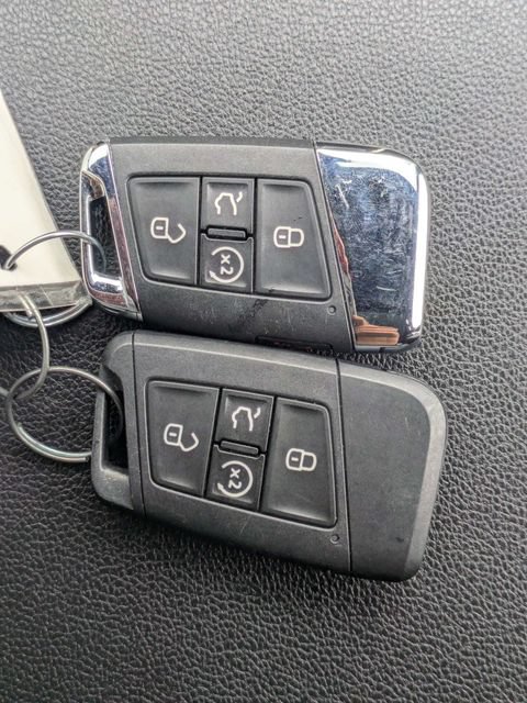 Used 2023 Volkswagen Atlas Cross Sport SEL R-Line AWD/4WD image 36