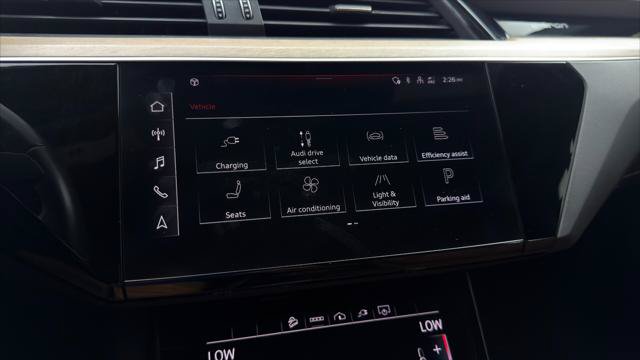 Used 2024 Audi Q8 e-tron Premium Plus w/ Premium Plus Package AWD/4WD image 35