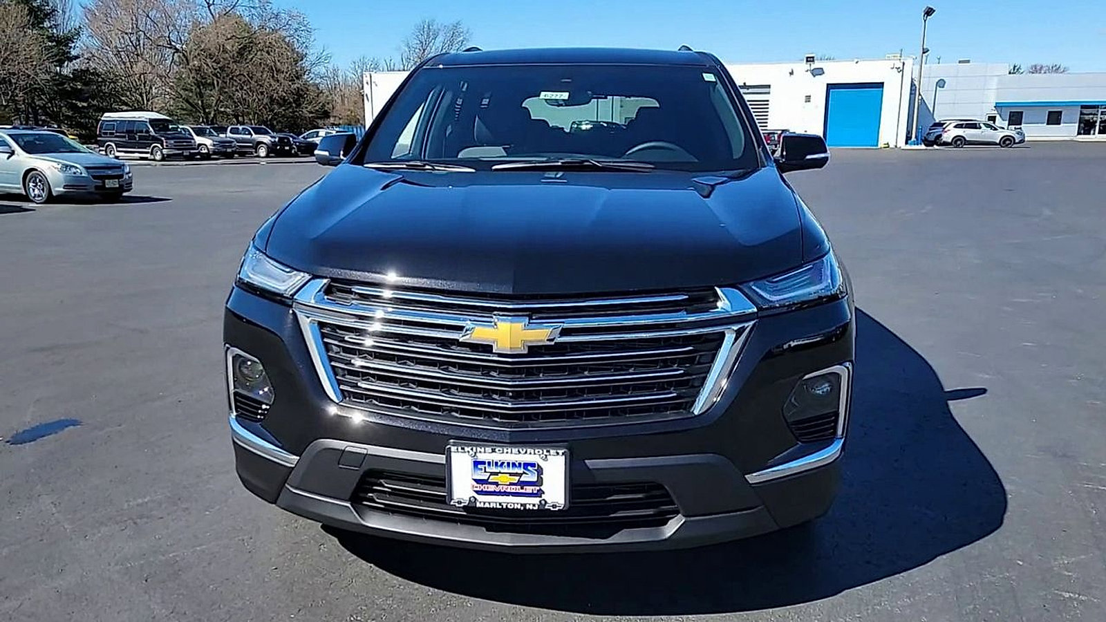Used 2023 Chevrolet Traverse LT image 3