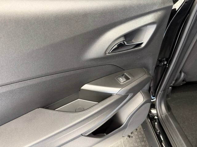 New 2026 Chevrolet Trax LS w/ LS Convenience Package FWD image 18