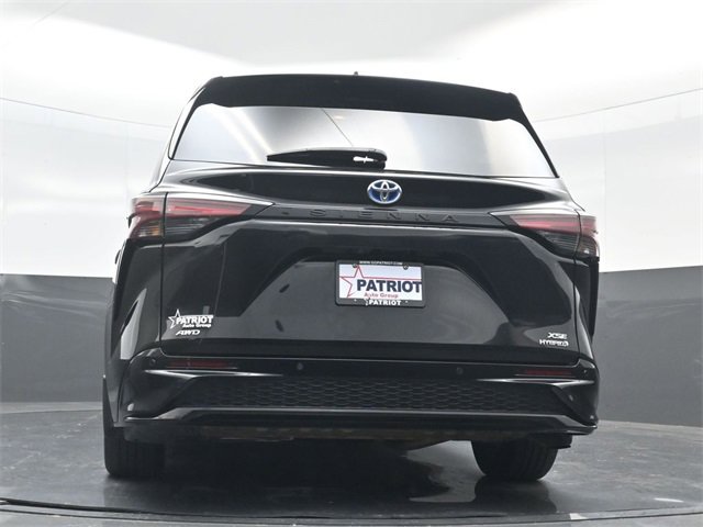 Used 2022 Toyota Sienna XSE image 52