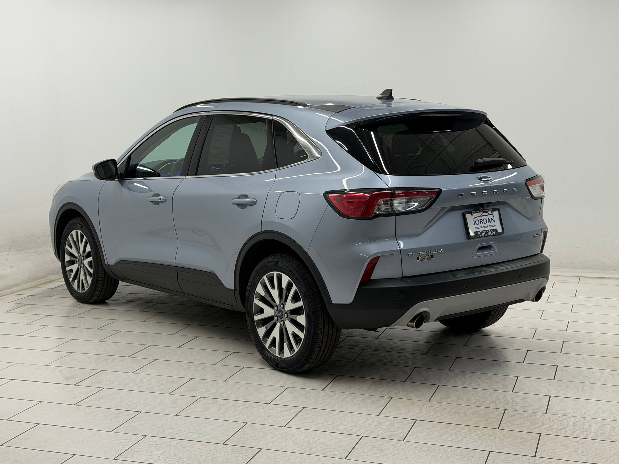 Used 2022 Ford Escape Titanium image 2