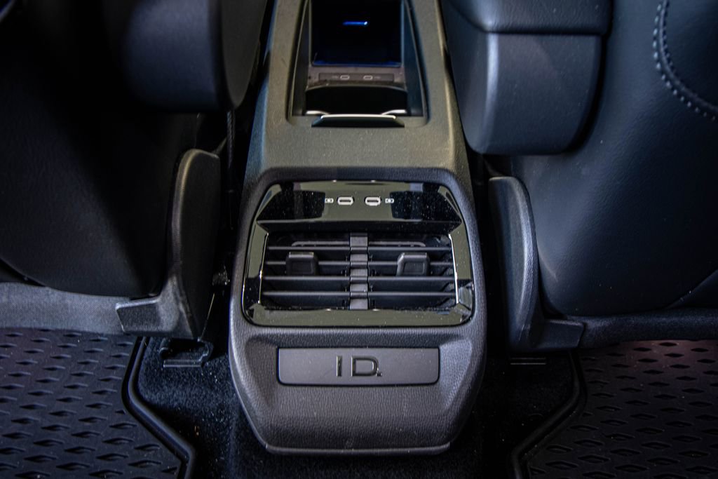 Certified 2022 Volkswagen ID.4 Pro S w/ Gradient Package image 29