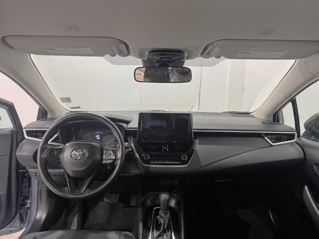 Used 2025 Toyota Corolla LE FWD image 2