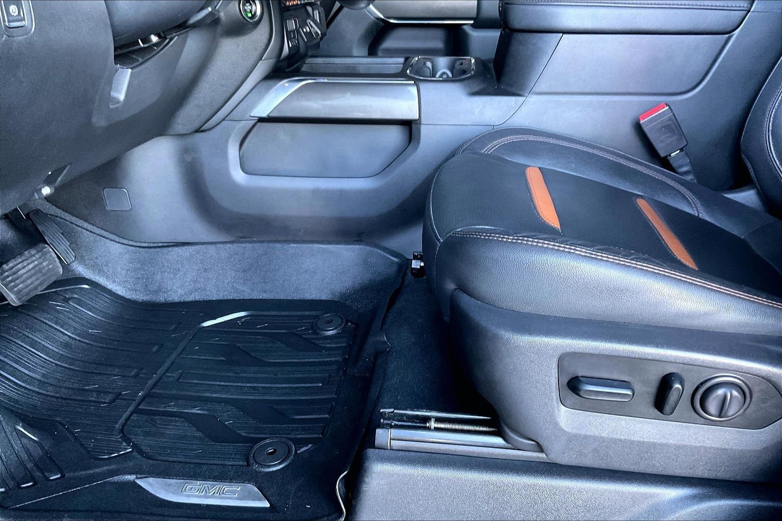 Used 2021 GMC Sierra 1500 AT4 w/ AT4 Value Package image 16