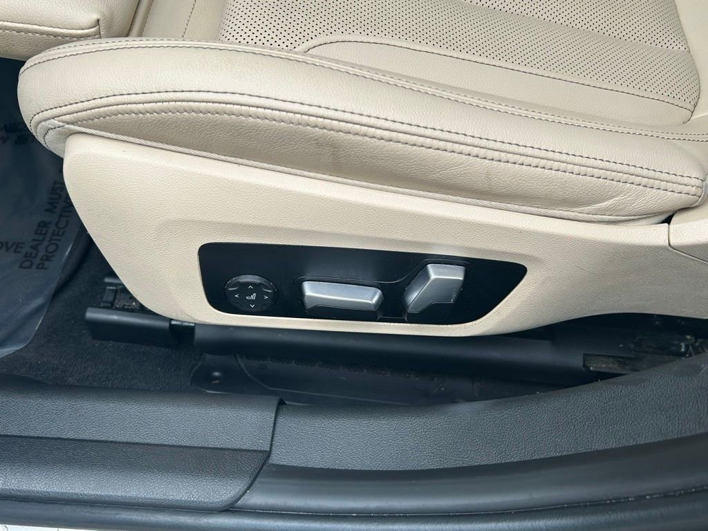 Used 2022 BMW 330i Sedan w/ Driving Assistance Package image 17