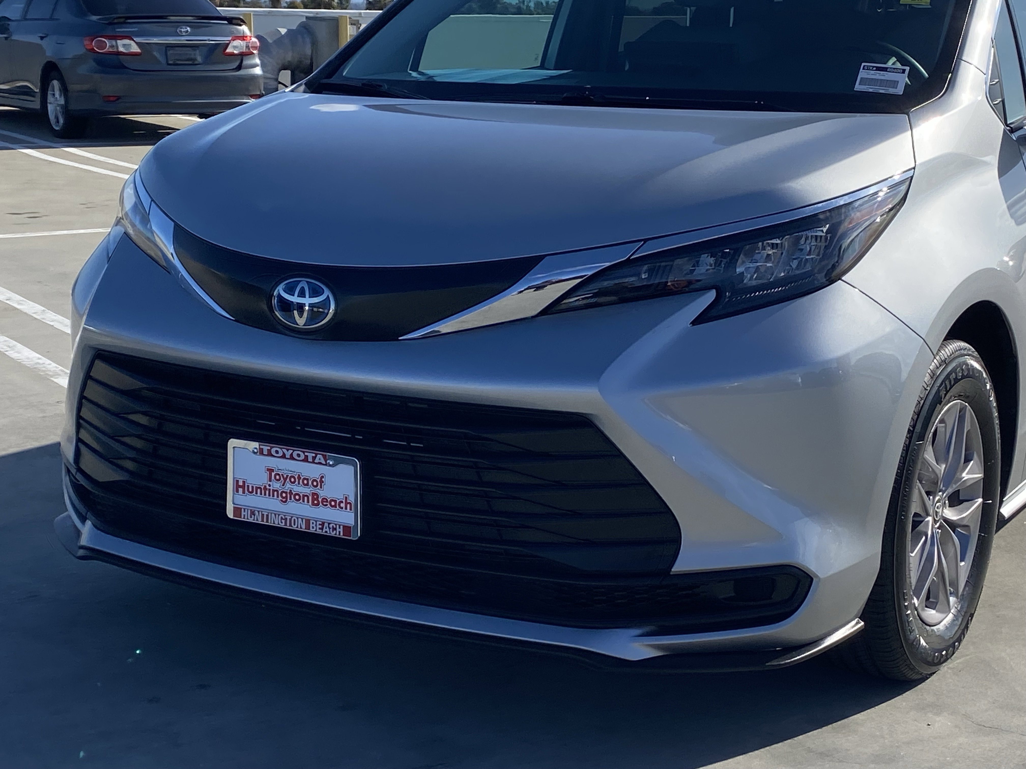 Certified 2025 Toyota Sienna LE FWD image 7