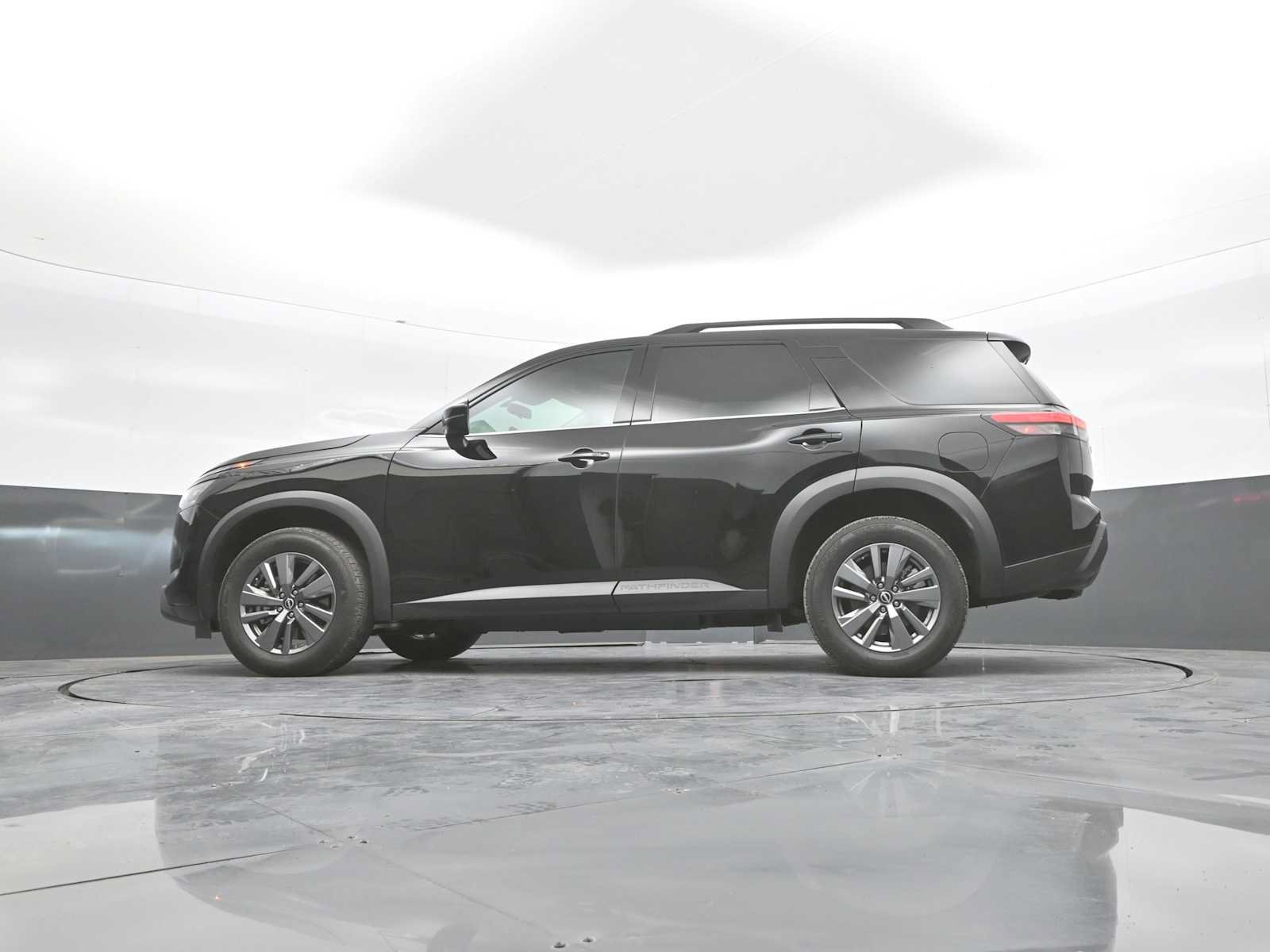 Used 2025 Nissan Pathfinder SV AWD/4WD image 38