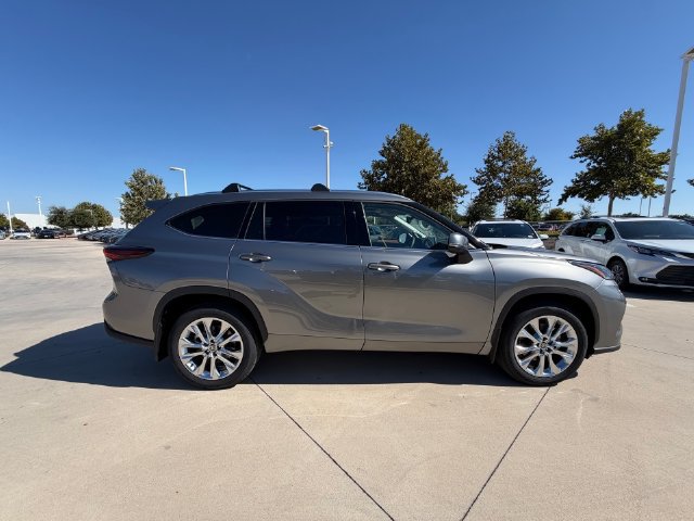 New 2026 Toyota Highlander Limited AWD/4WD image 3