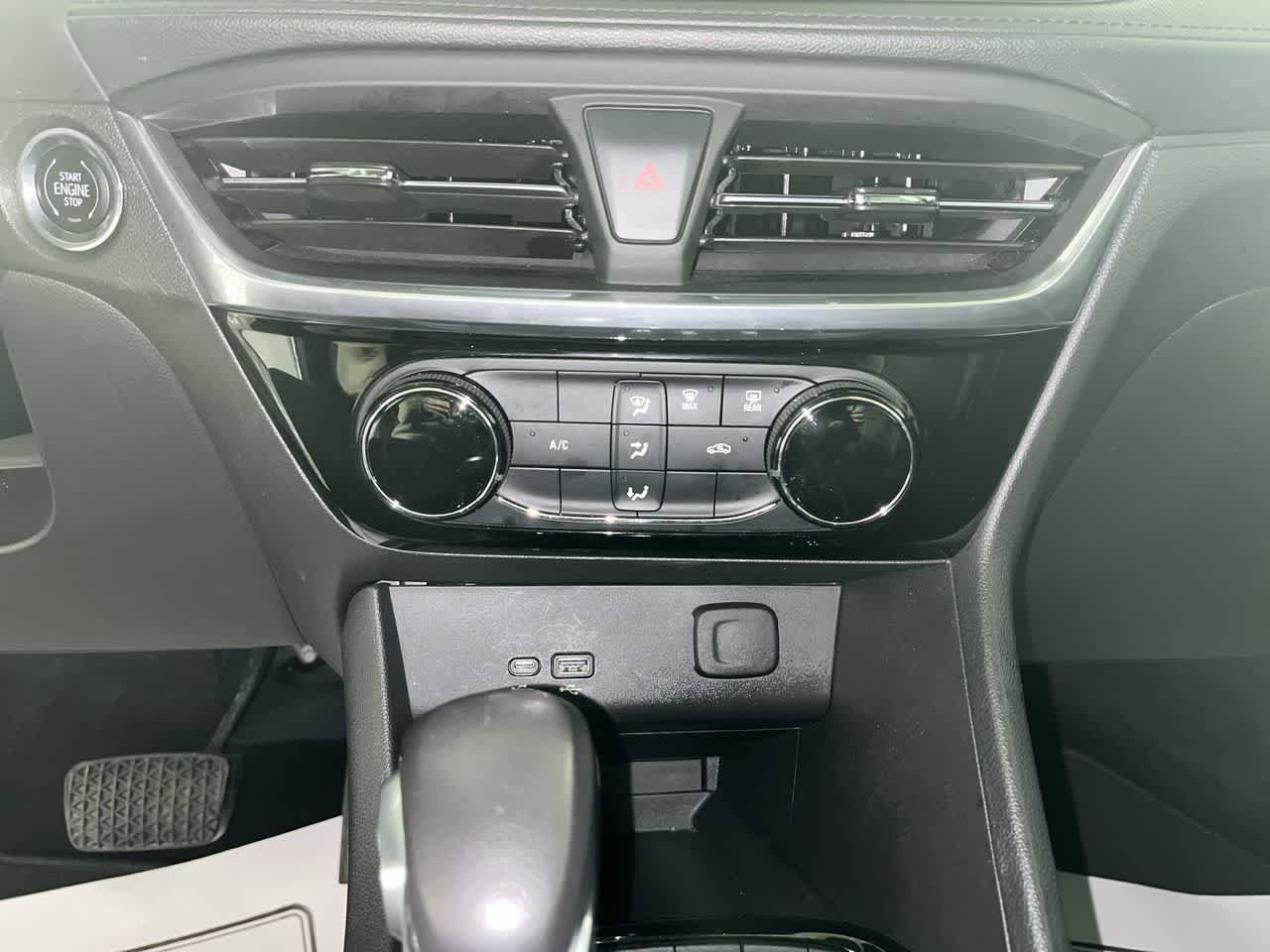 Used 2024 Buick Encore GX Sport Touring AWD/4WD image 20