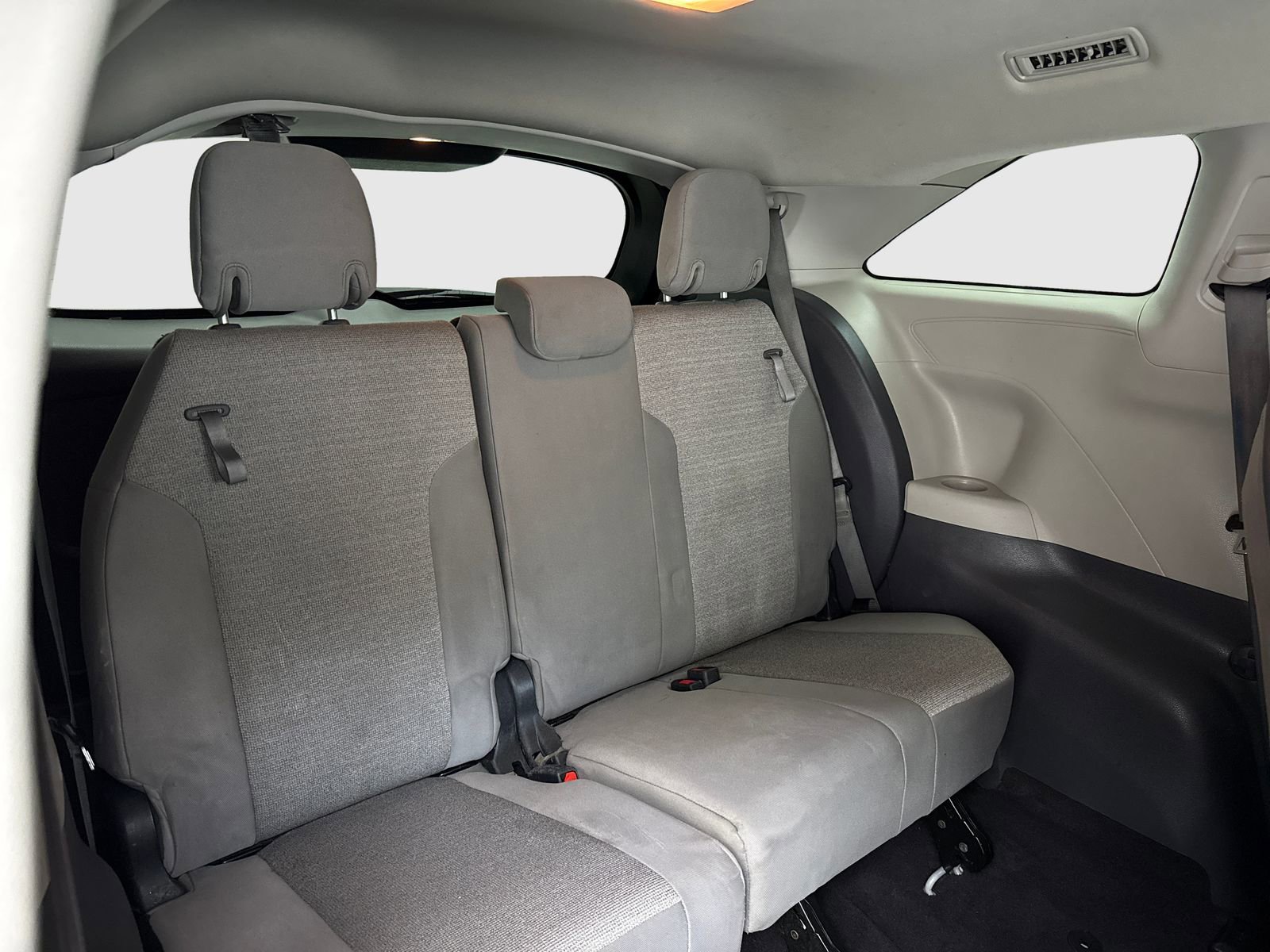 Used 2021 Toyota Sienna LE FWD image 45