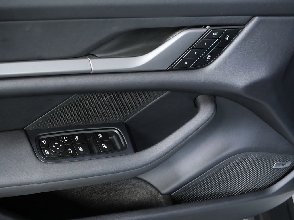 Certified 2025 Porsche Taycan 4S image 6