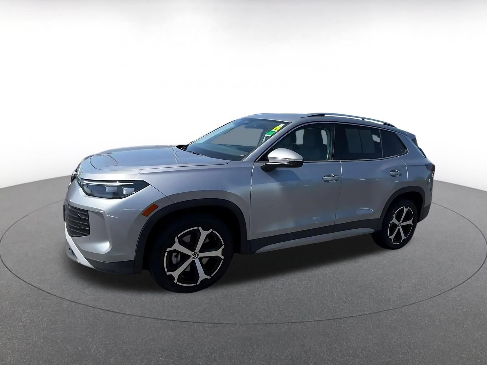 Used 2026 Volkswagen Tiguan SE AWD/4WD image 8