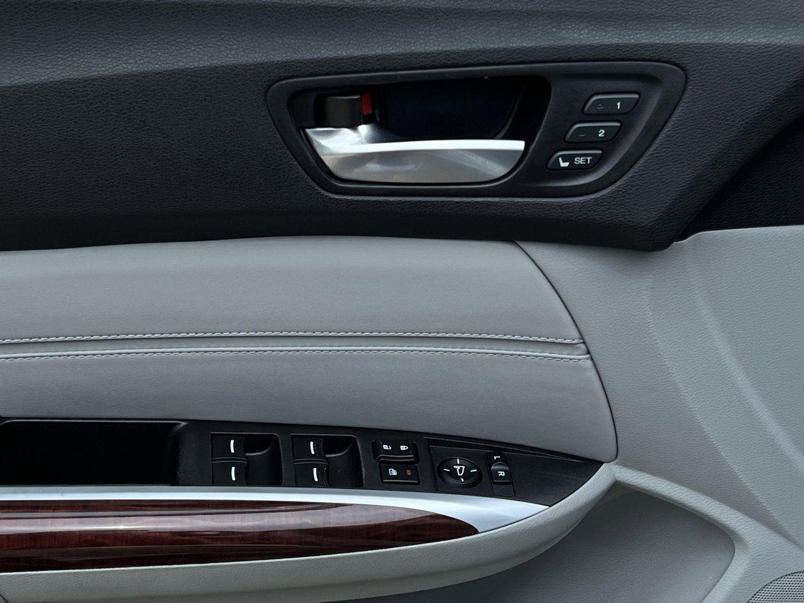 Used 2015 Acura TLX w/ Technology Package FWD image 28