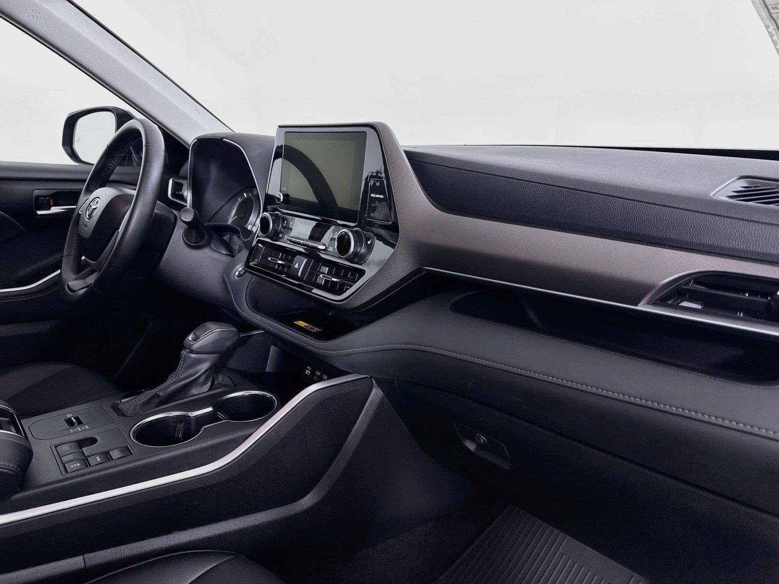 Certified 2025 Toyota Highlander XLE FWD image 43