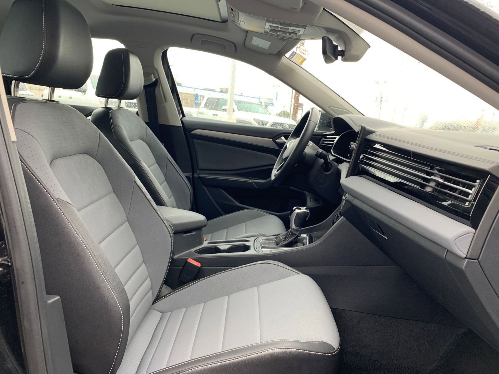 Used 2025 Volkswagen Jetta SE image 35