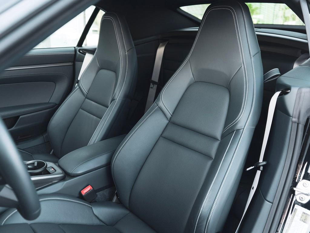 Used 2025 Porsche 911 Carrera image 5