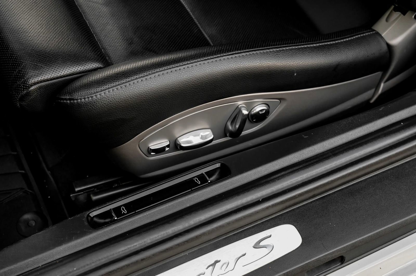 Used 2020 Porsche 718 Boxster S RWD image 34