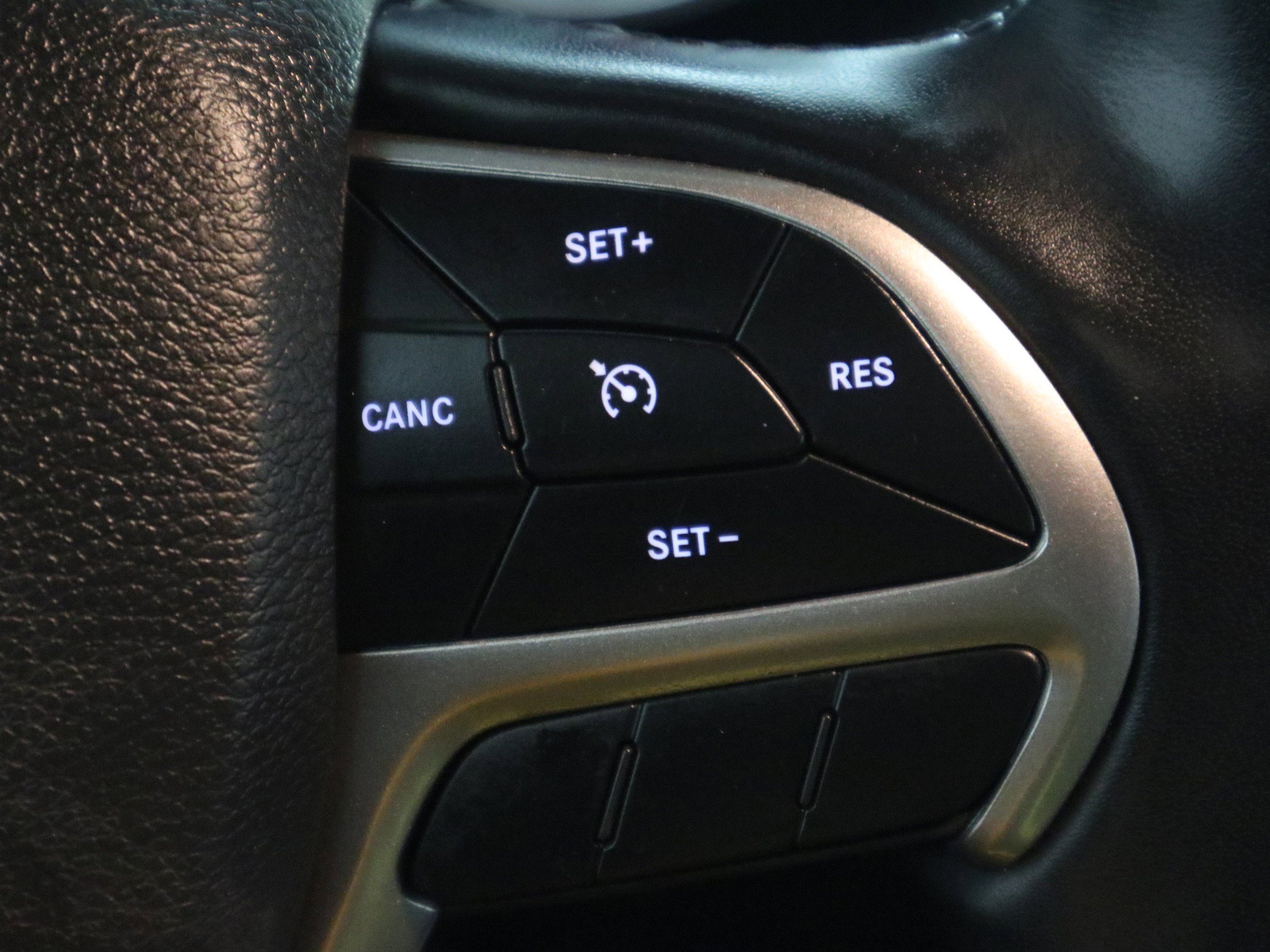 Used 2020 Jeep Grand Cherokee Limited w/ Luxury Group II image 29