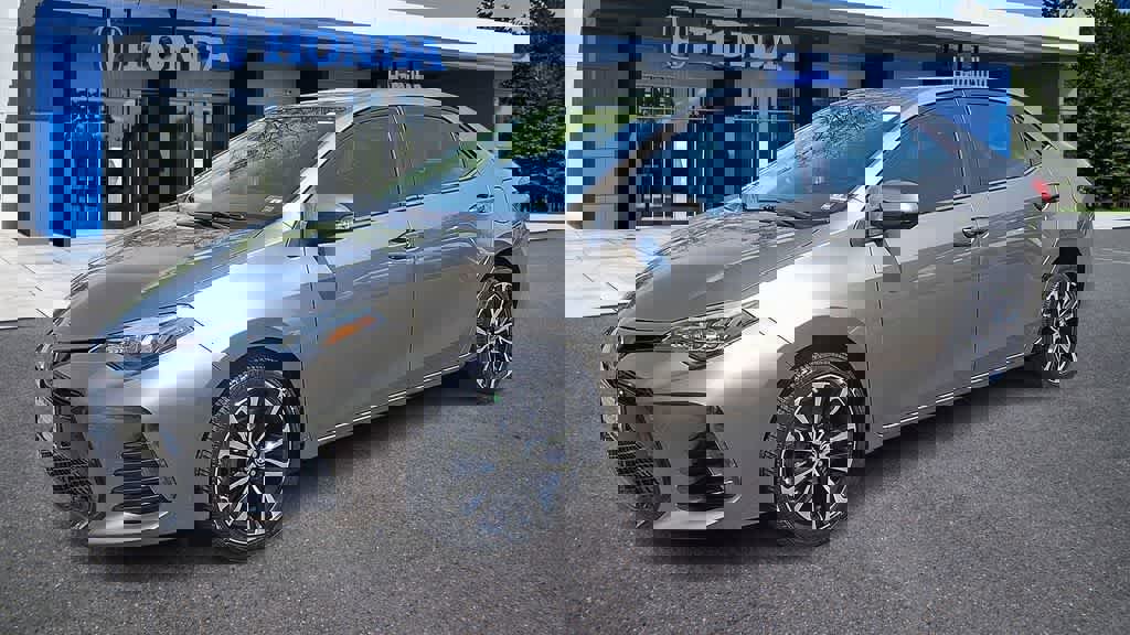 Used 2017 Toyota Corolla SE w/ SE Premium Package FWD image 4