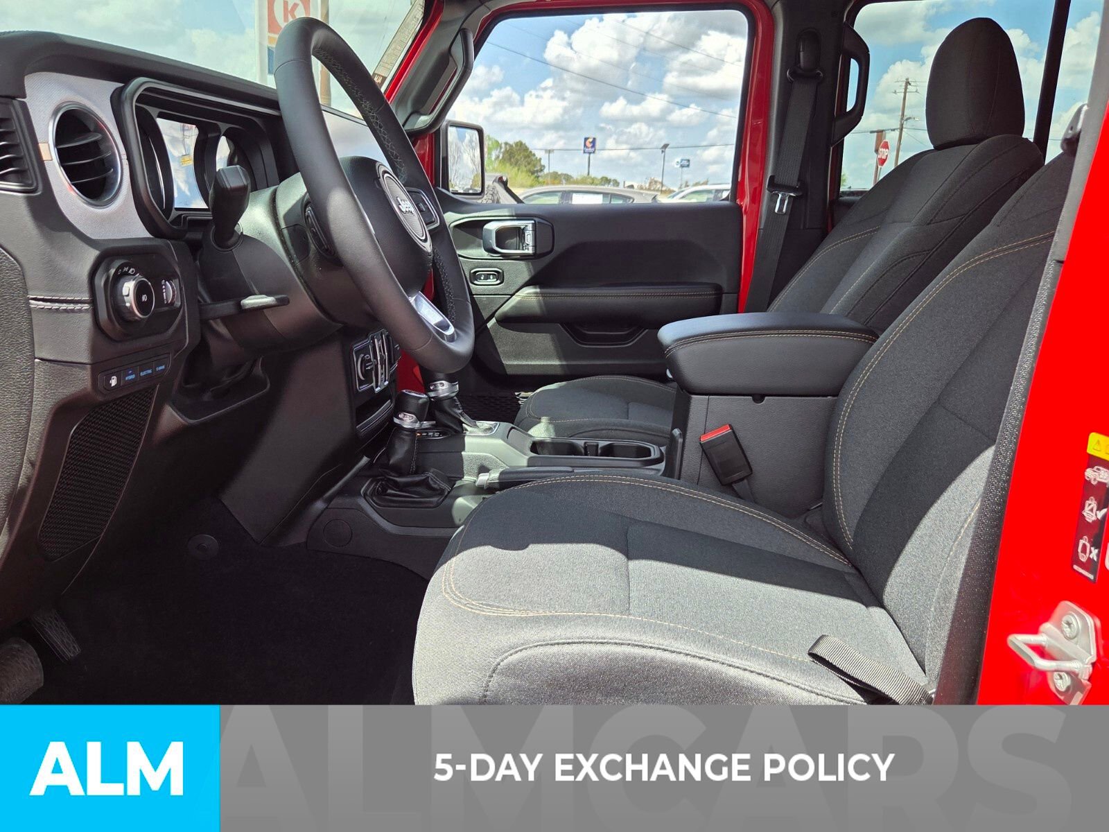 Used 2025 Jeep Wrangler Unlimited Sahara w/ Safety Group image 4