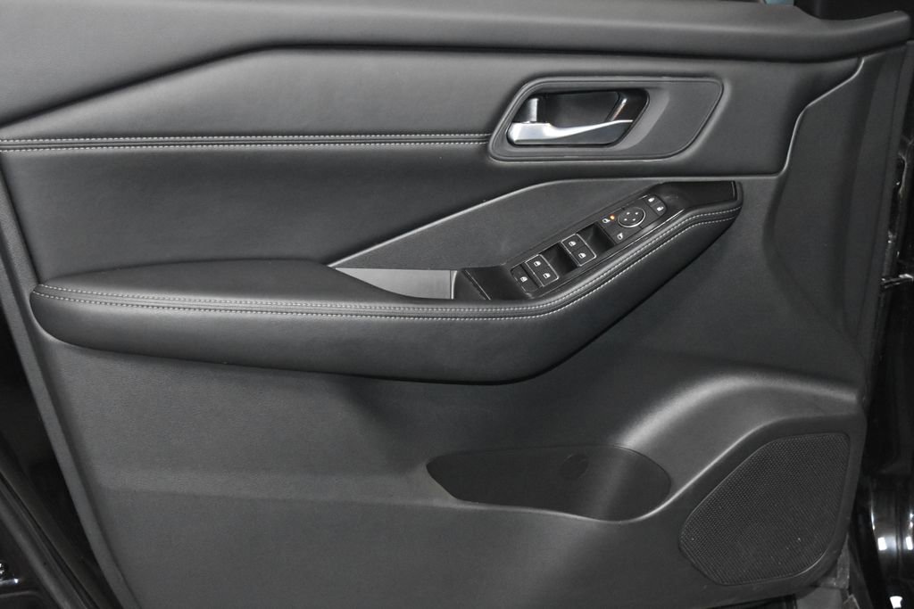 Certified 2026 Nissan Rogue SL AWD/4WD image 4