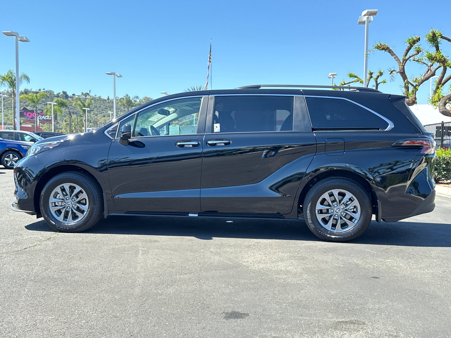 Certified 2026 Toyota Sienna XLE image 6