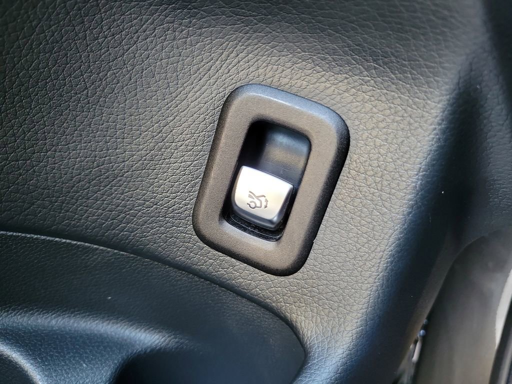 Used 2021 Mercedes-Benz GLC 300 w/ Premium Package image 23