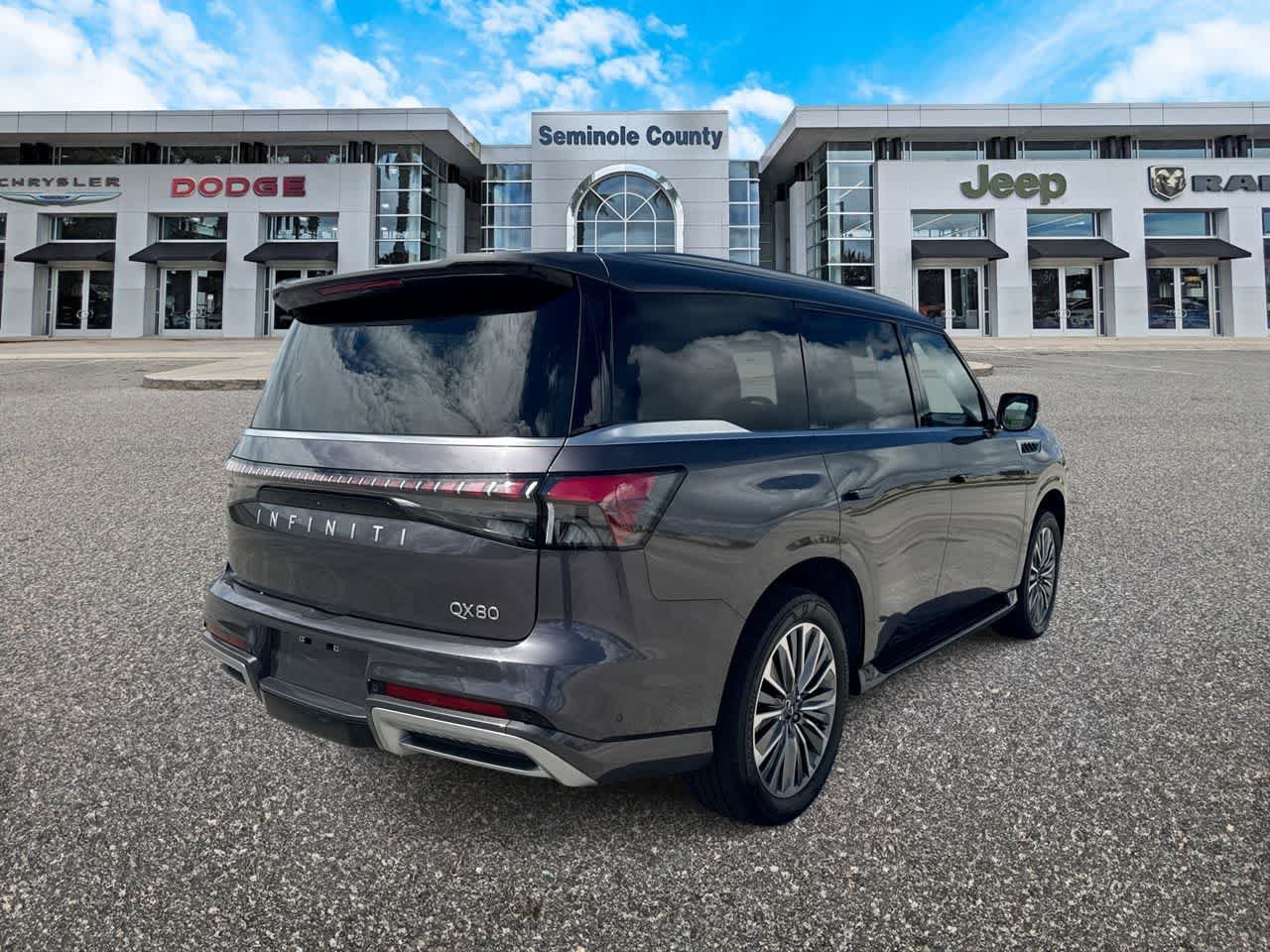 Used 2025 INFINITI QX80 Luxe RWD image 8