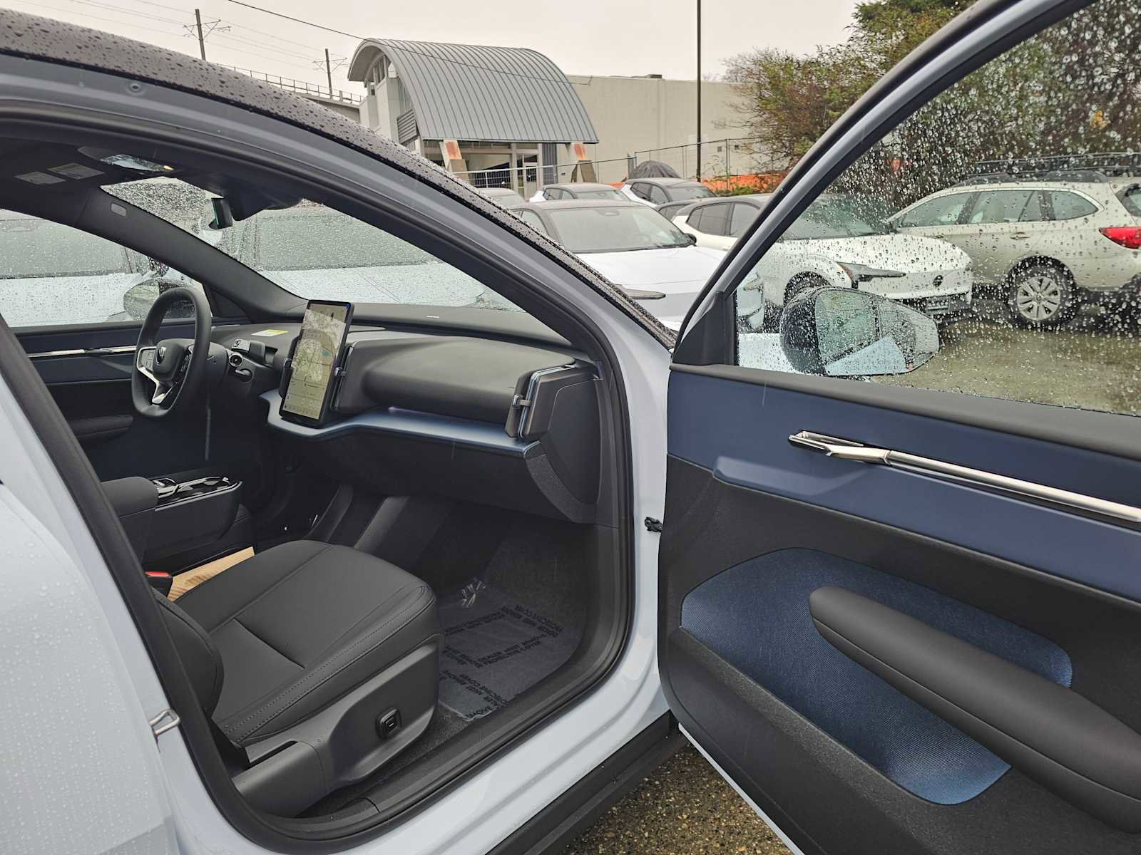 New 2026 Volvo EX30 Ultra w/ Climate Package image 12