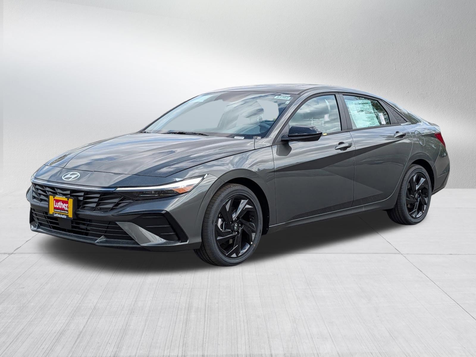 New 2026 Hyundai Elantra SEL Sport FWD image 2