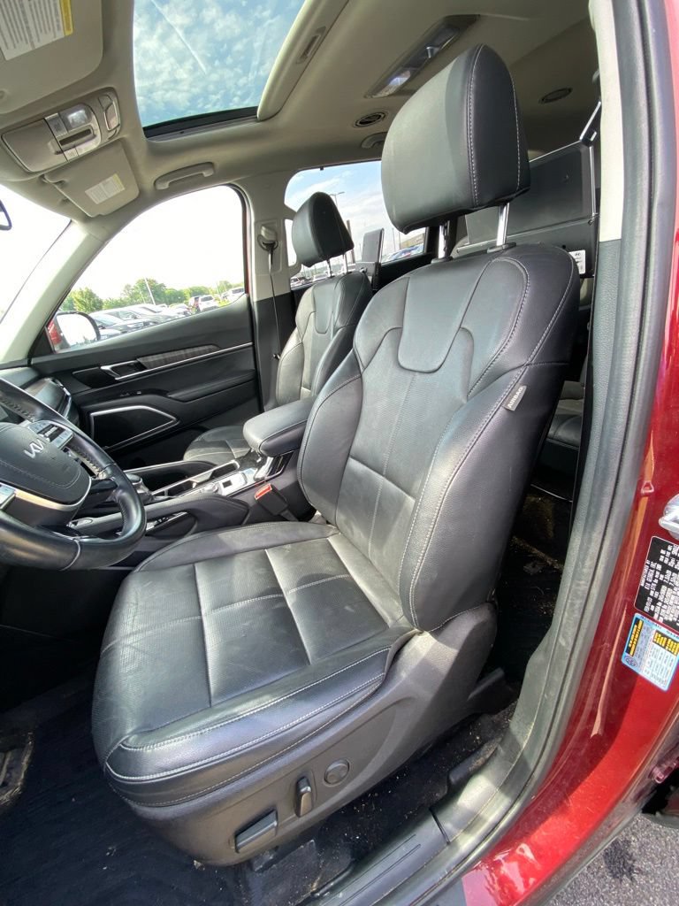 Used 2023 Kia Telluride EX w/ EX Captain's Chair Package FWD image 10