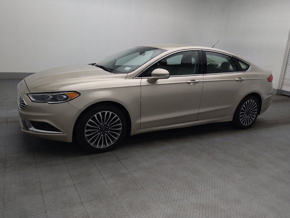 Used 2018 Ford Fusion SE w/ Fusion SE Technology Package FWD image 2